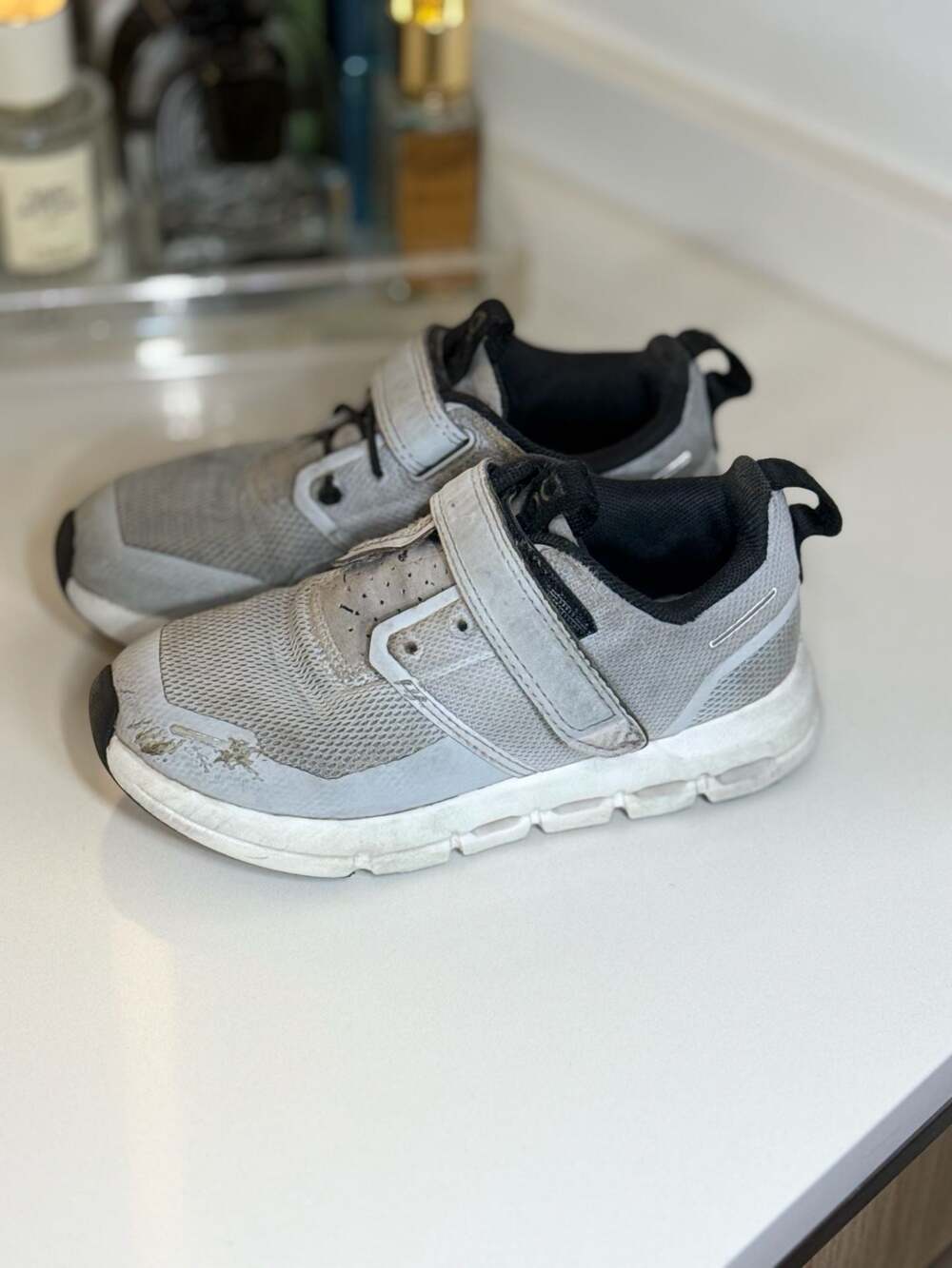 On Running Cloud Play Kids Sneakers Grey White Hook and Loop